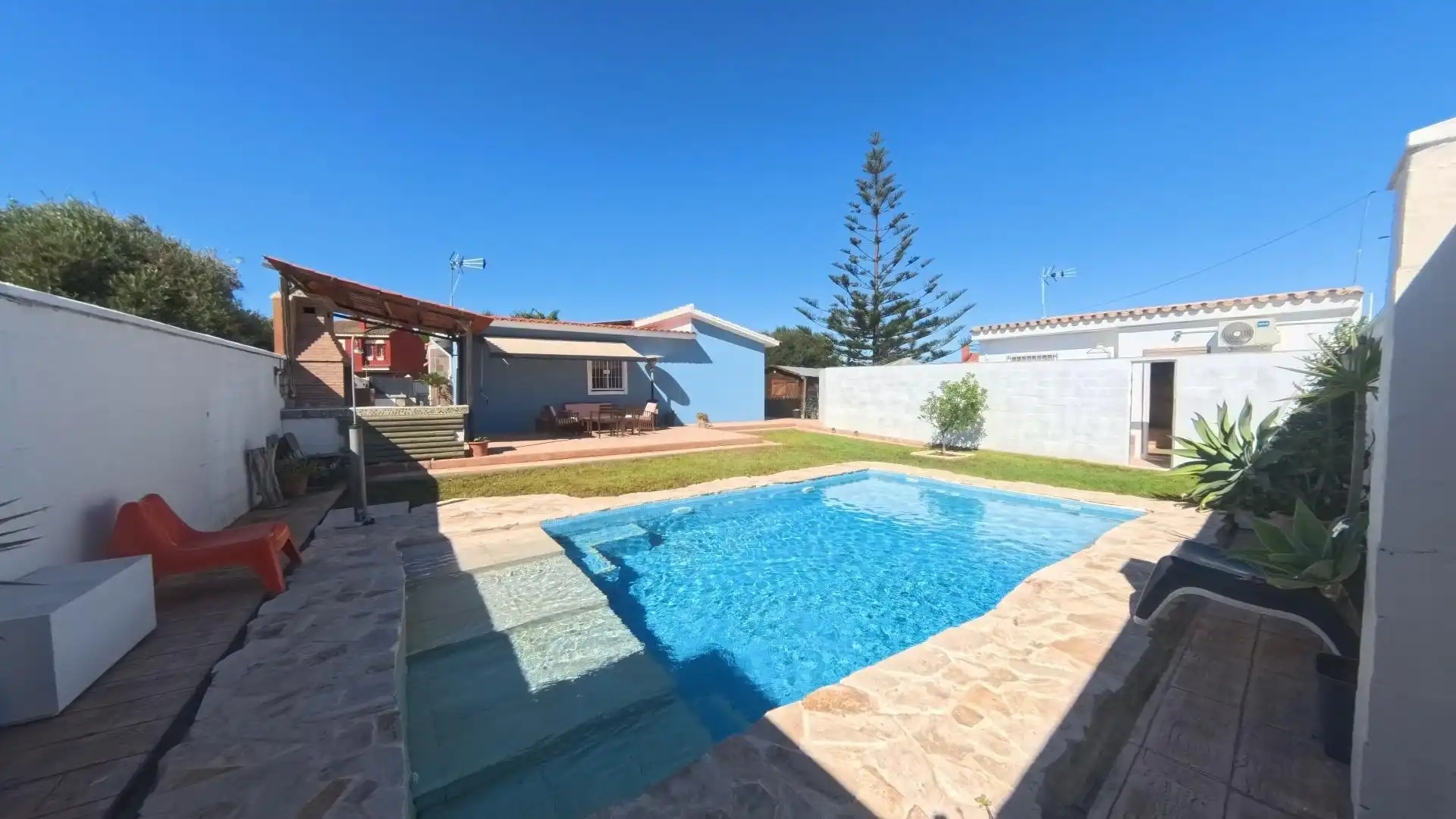 Piscina de Casa o xalet en venda en El Puerto de Santa María amb Aire condicionat, Jardí privat i Traster
