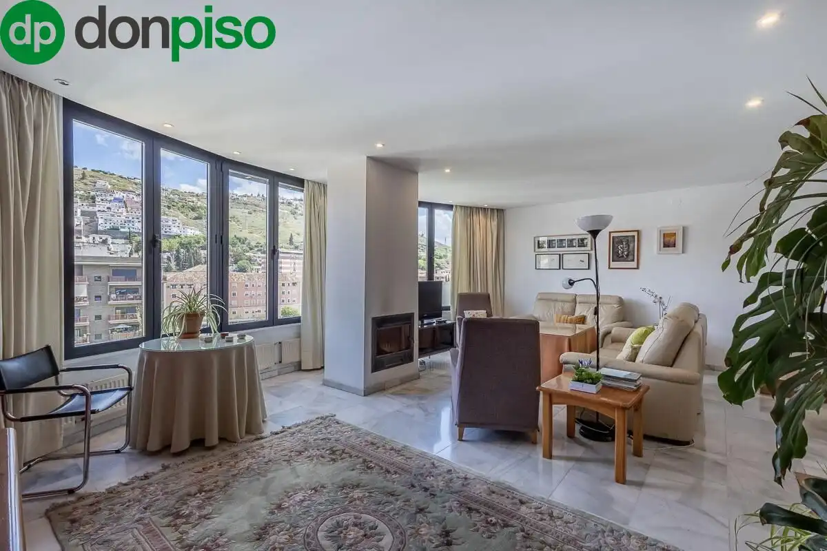 Sala d'estar de Casa o xalet en venda en Granada amb Aire condicionat, Calefacció i Terrassa