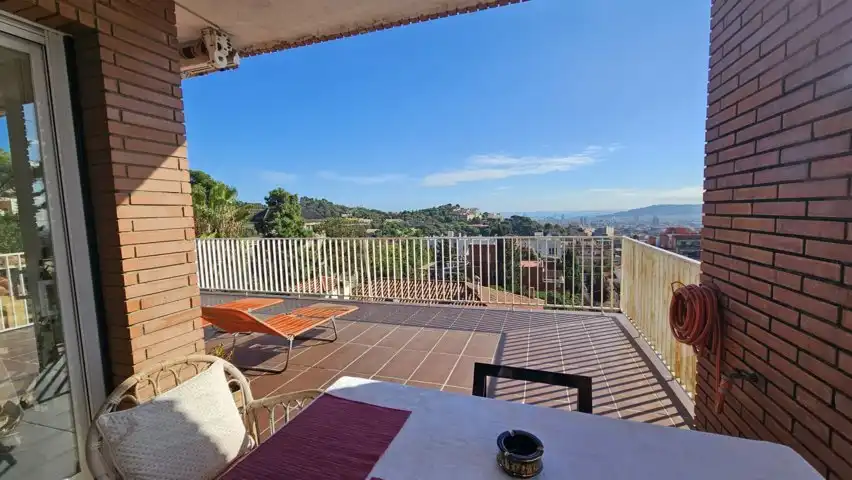 Terrassa de Casa o xalet en venda en Barcelona amb Aire condicionat, Calefacció i Jardí privat