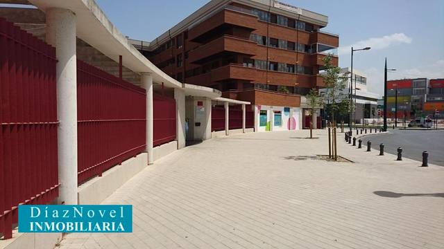 Local comercial en Alquiler en Avenida de la Ilustración, 2 en Campus de la Salud