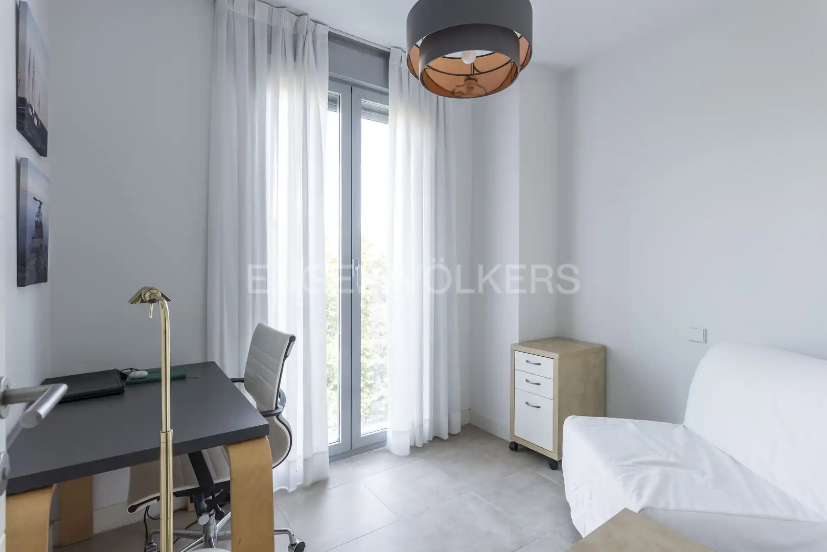 Schlafzimmer von Dachboden zur Miete in Madrid mit Klimaanlage, Heizung und Terrasse