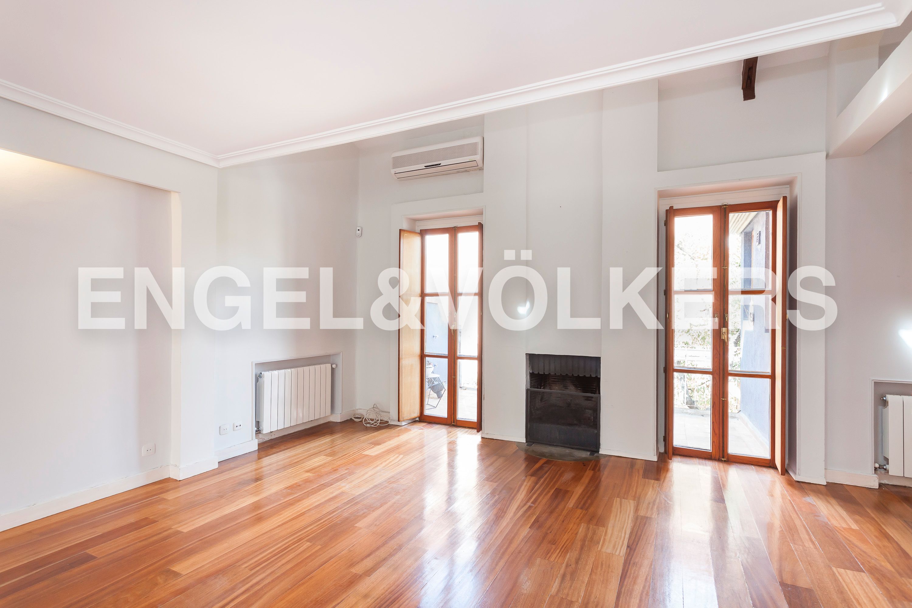 Living room of House or chalet for sale in  Madrid Capital  with Air Conditioner, Heating and Terrace