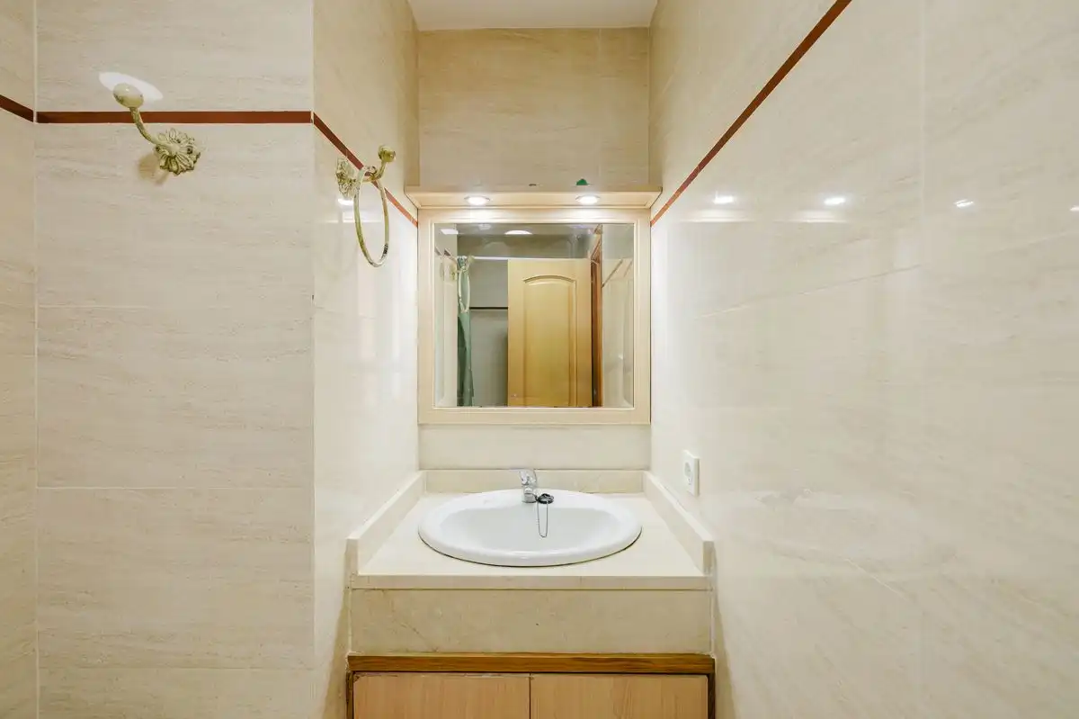 Bathroom of Flat for sale in Nerja  with Air Conditioner, Heating and Storage room