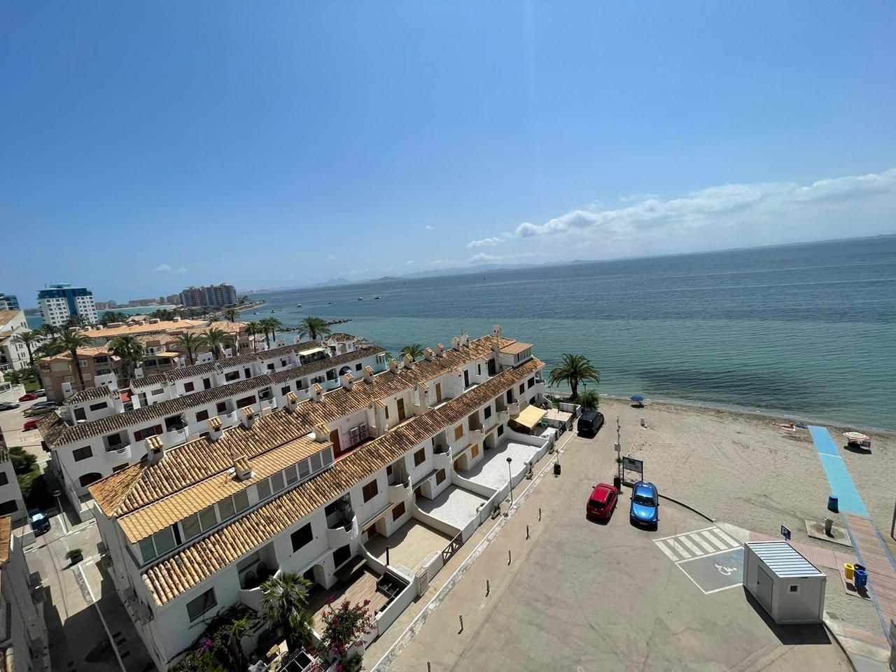 Vista exterior de Apartament en venda en La Manga del Mar Menor amb Aire condicionat, Terrassa i Piscina