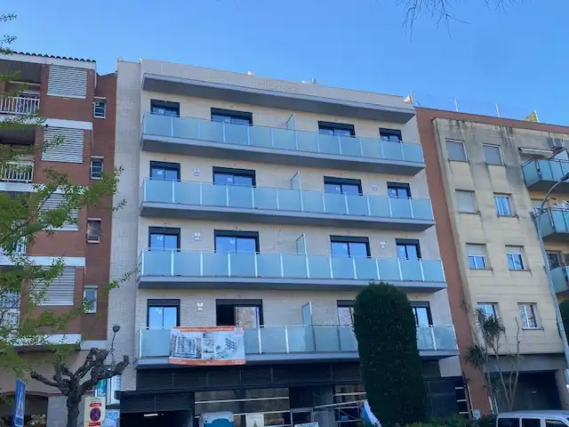 Vista exterior de Dúplex en venta en Montcada i Reixac con Aire acondicionado, Calefacción y Terraza