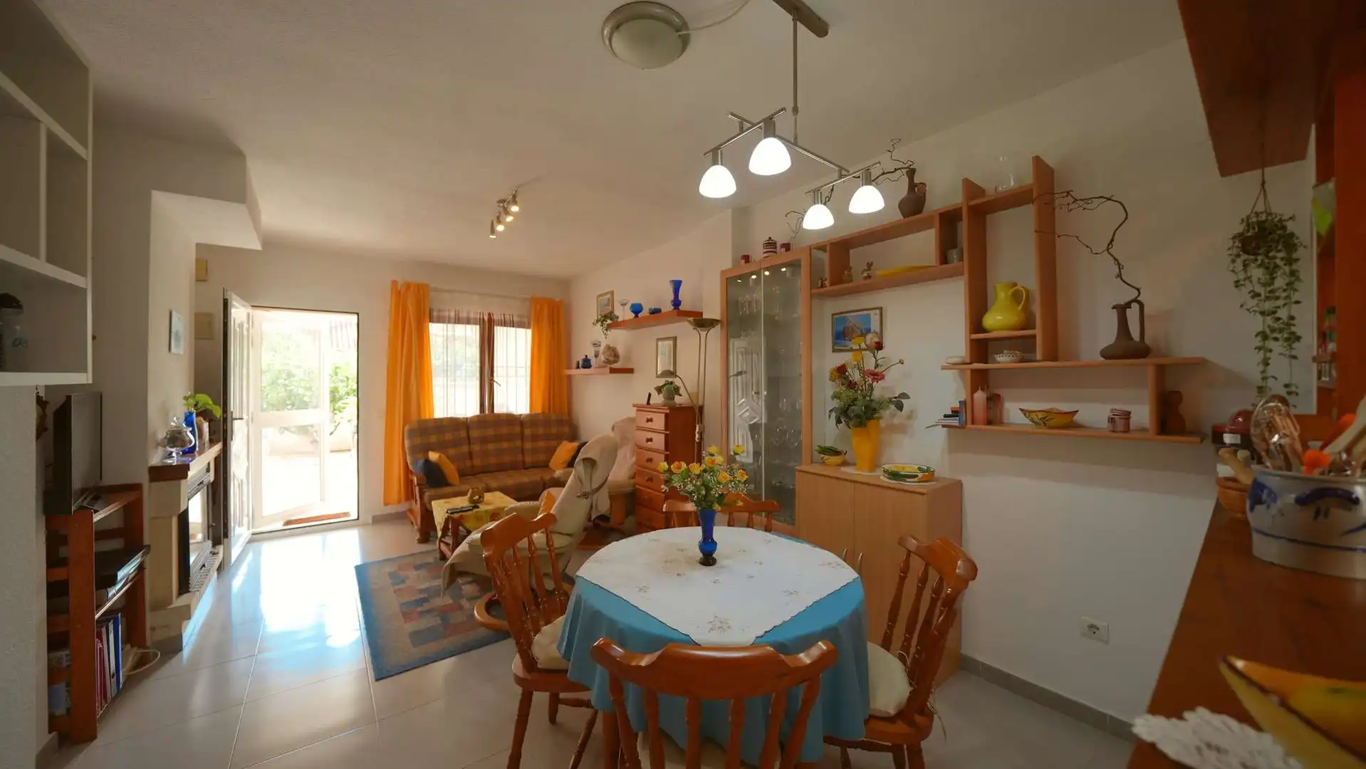 Sala d'estar de Casa adosada en venda en El Verger amb Aire condicionat, Jardí privat i Terrassa