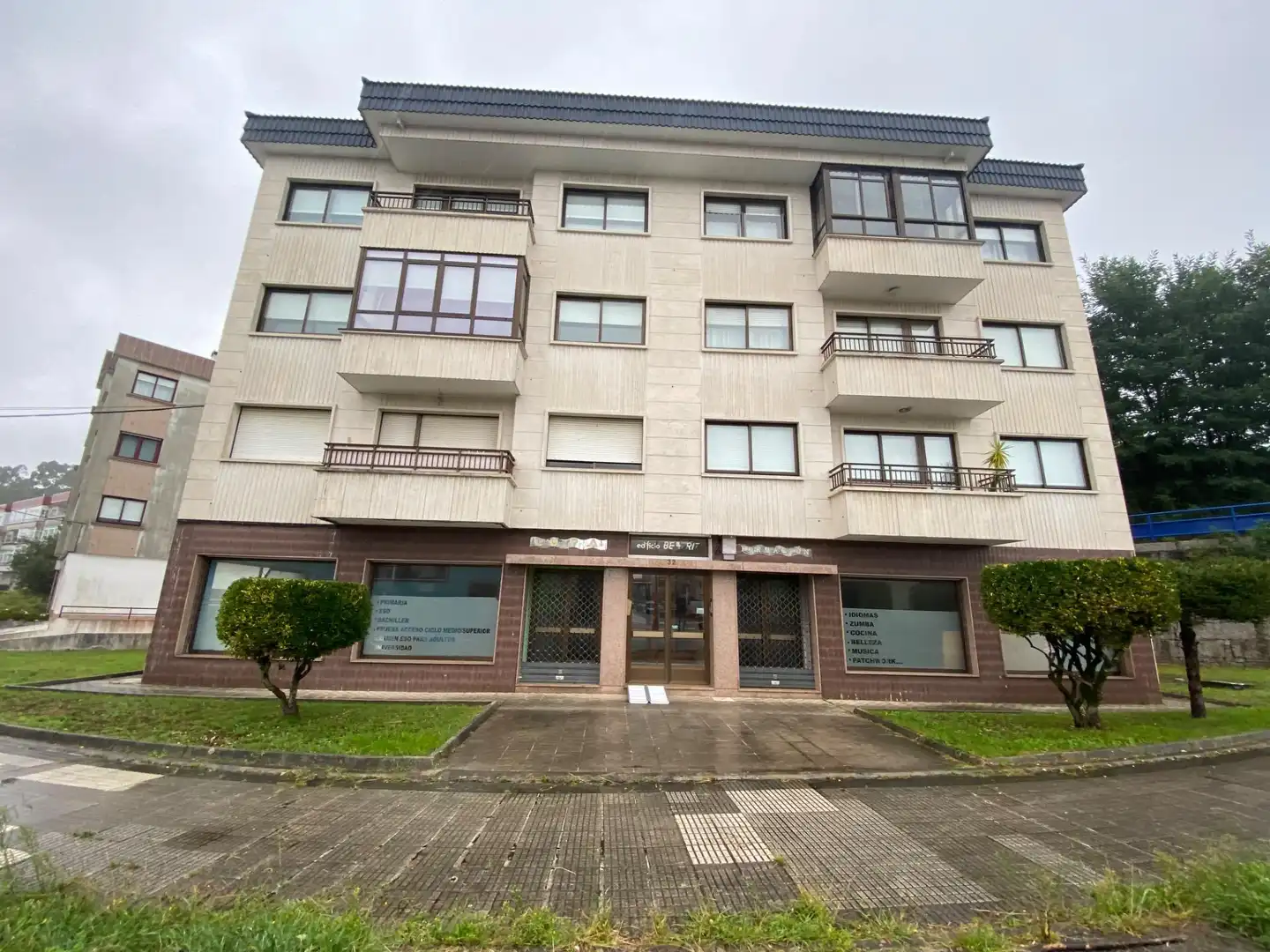 Vista exterior de Local en venta en Pontevedra Capital 