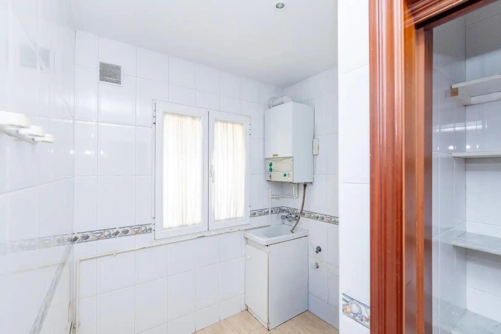 Baño de Piso de alquiler en Granada con Aire acondicionado, Calefacción y Terraza