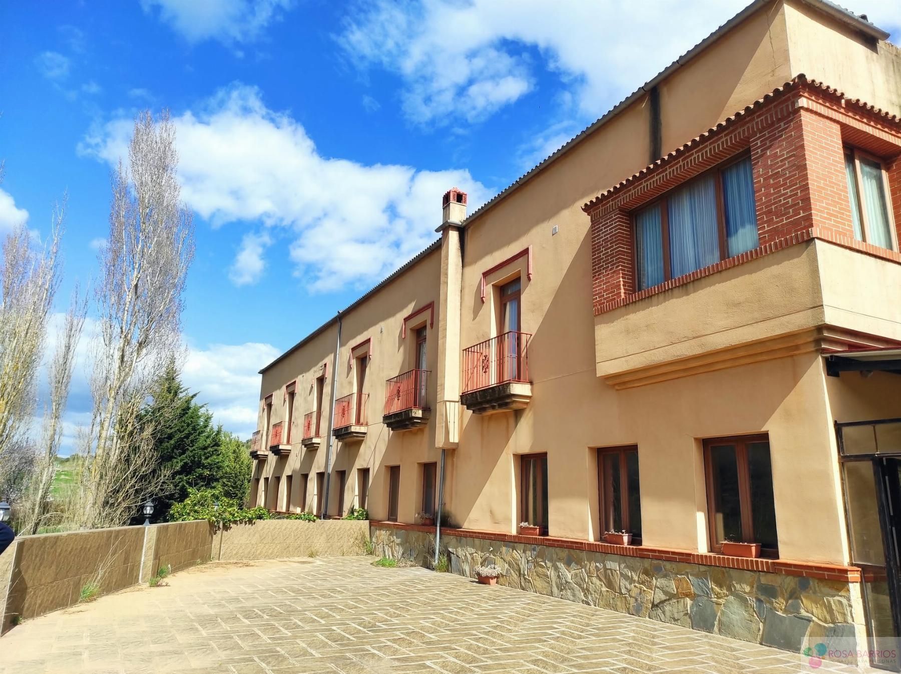 Vista exterior de Edifici en venda en Ronda amb Piscina comunitària