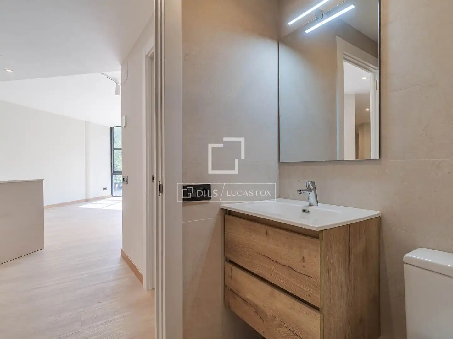 Bathroom of Flat for rent in Barcelona  with Air Conditioner and Parquet flooring
