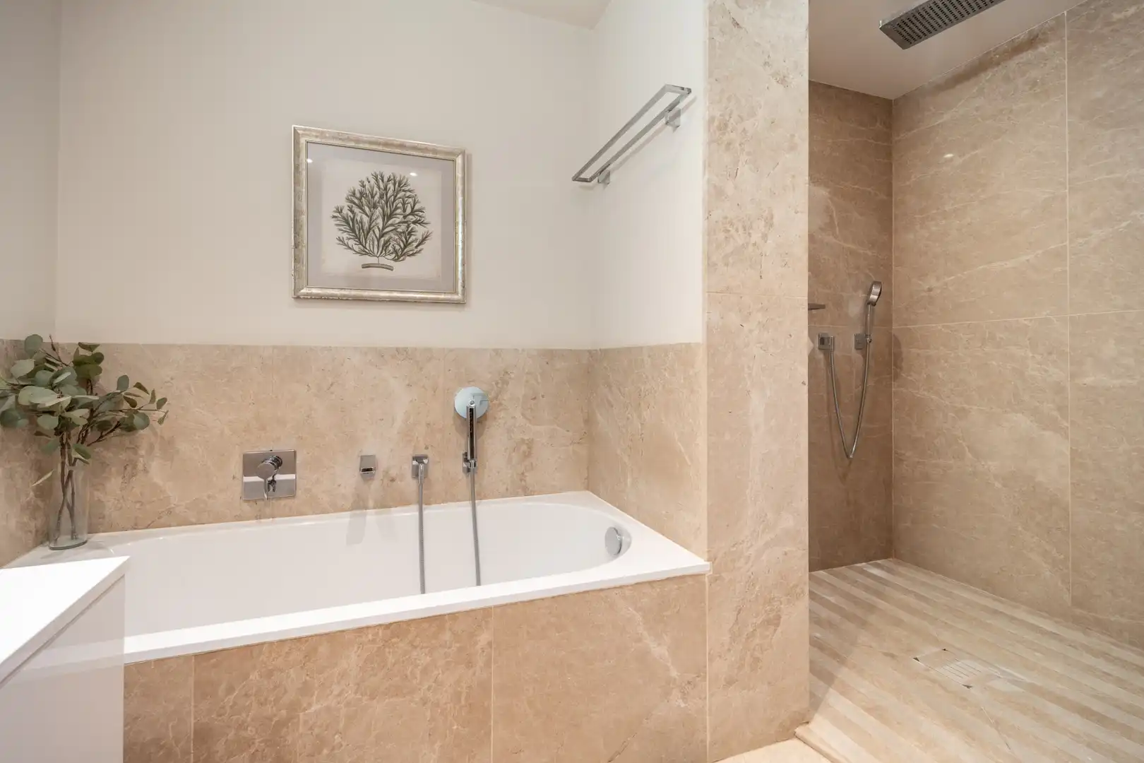 Bany de Àtic en venda en Marbella amb Aire condicionat, Terrassa i Piscina