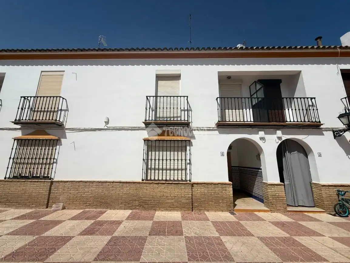 Außenansicht von Einfamilien-Reihenhaus zum Verkauf in La Puebla de Cazalla mit Klimaanlage, Terrasse und Balkon