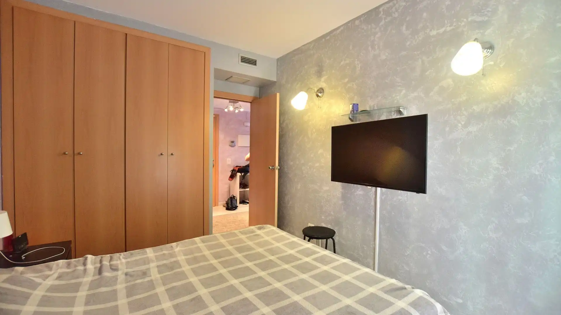 Schlafzimmer von Wohnung zum Verkauf in Salou mit Klimaanlage, Heizung und Privatgarten