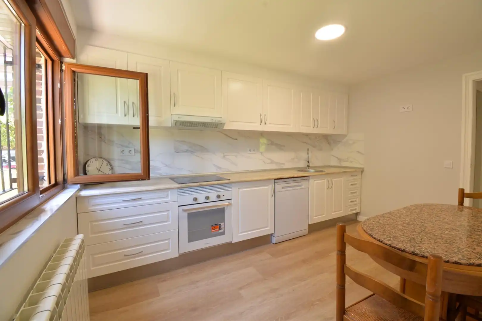 Küche von Haus oder Chalet zur Miete in Oviedo  mit Abstellraum