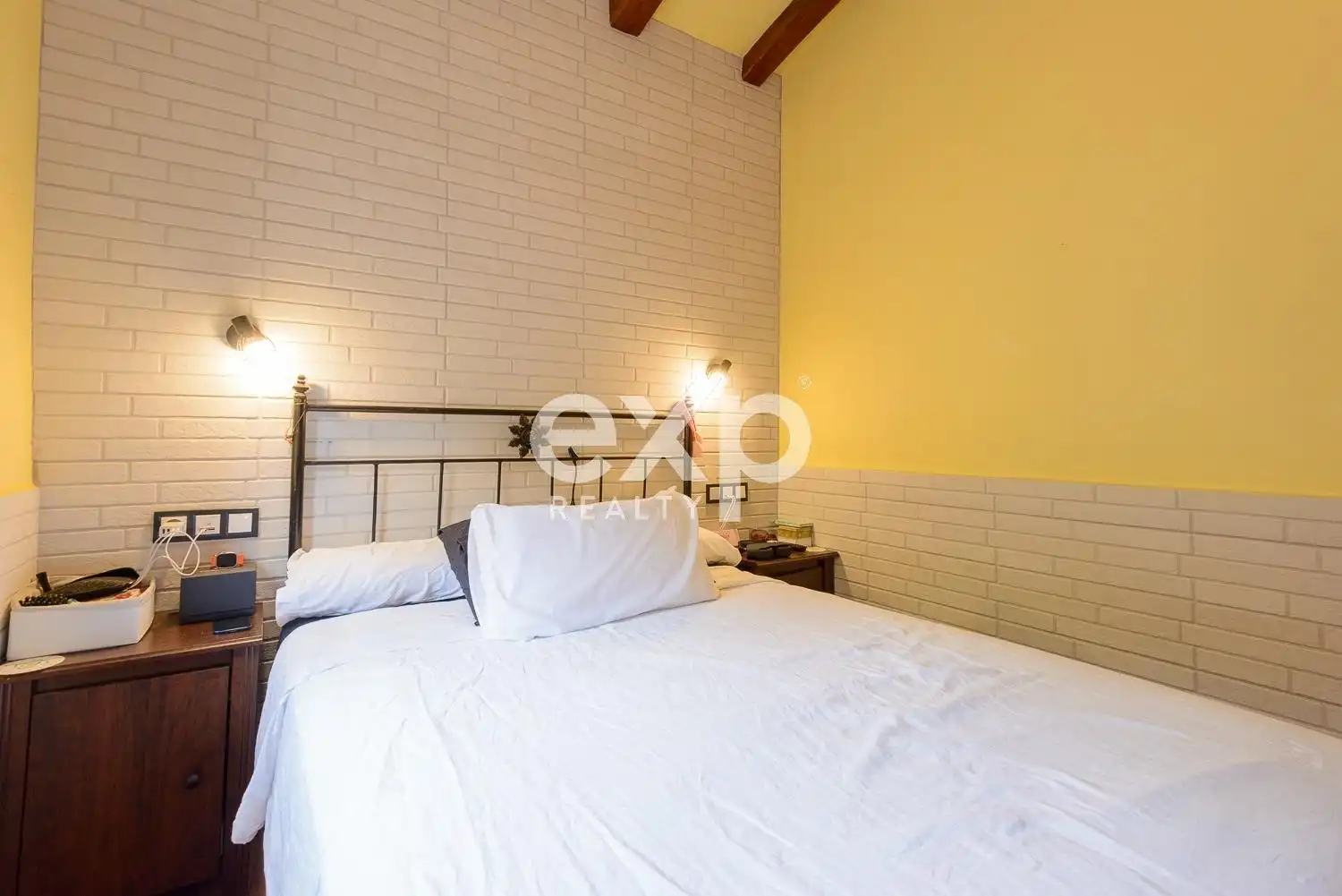 Dormitori de Casa o xalet en venda en Lena amb Calefacció, Jardí privat i Terrassa