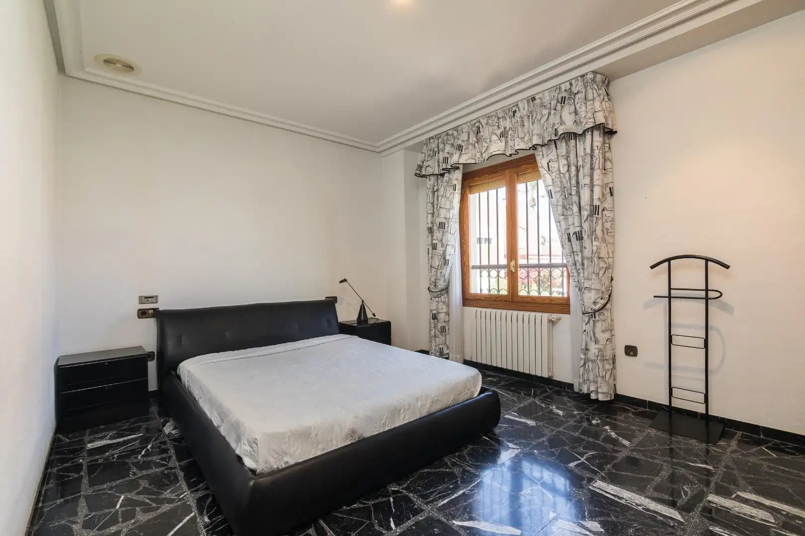 Dormitori de Casa o xalet en venda en Elche / Elx amb Jardí privat, Terrassa i Piscina