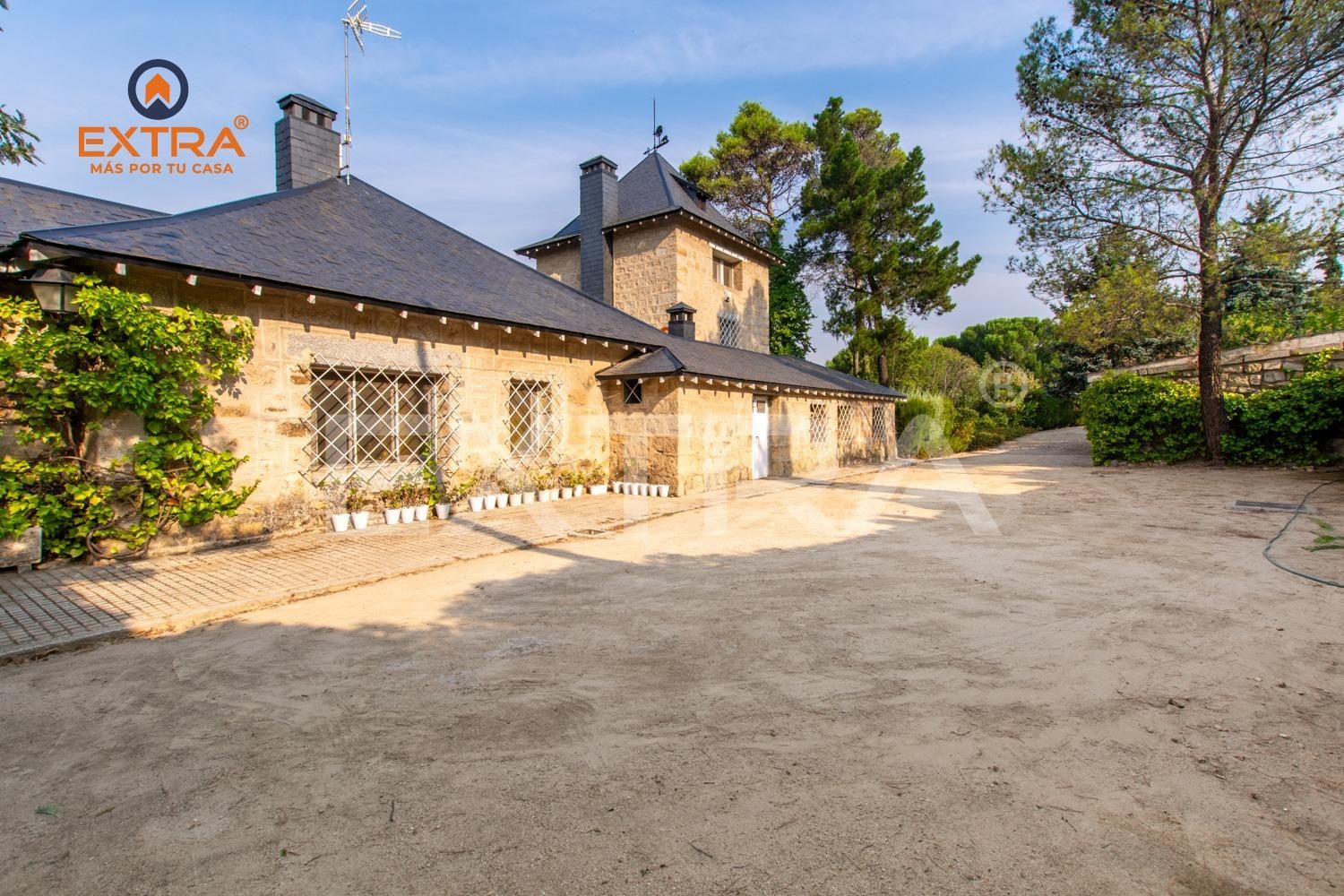 Vista exterior de Casa o xalet en venda en Torrelodones amb Calefacció, Jardí privat i Terrassa