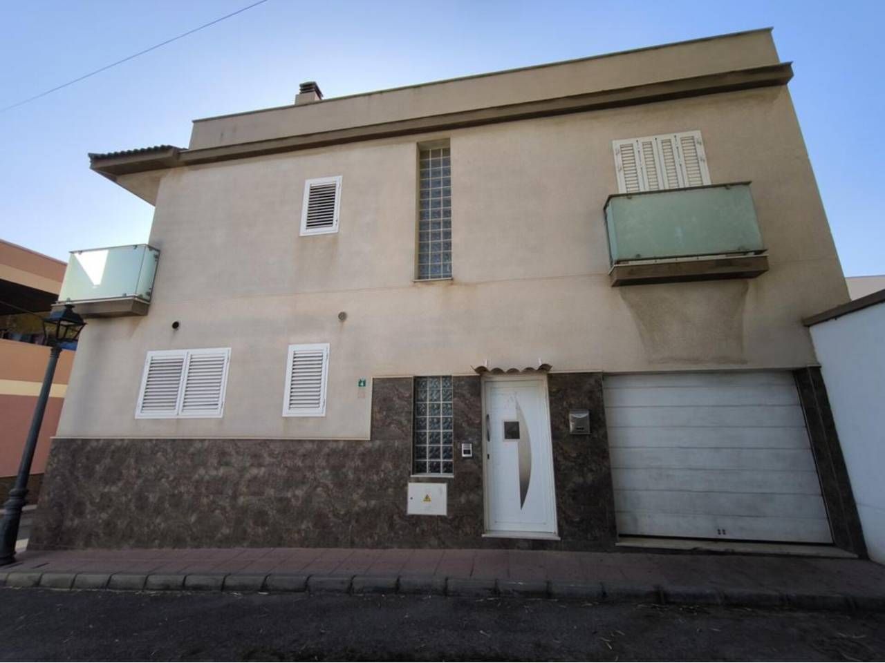 Vista exterior de Casa o xalet en venda en Huércal de Almería amb Calefacció, Parquet i Terrassa