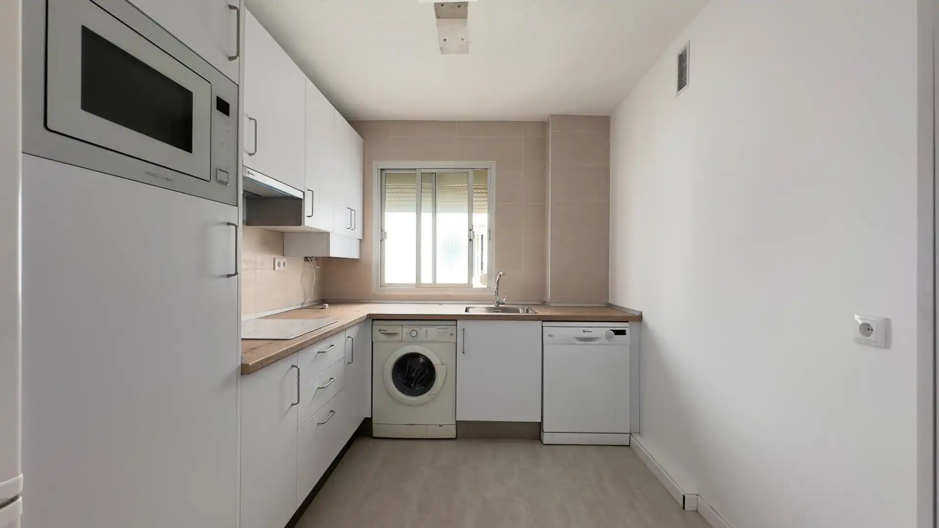 Appartamento con terrazza in affitto a Calle Ángel Ganivet, imagen 7