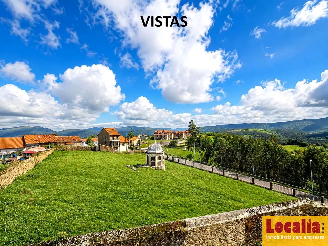 Vista exterior de Casa o chalet en venta en Comillas (Cantabria) con Jardín privado
