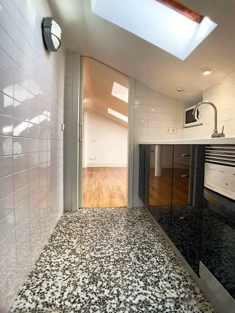 Baño de Estudio de alquiler en Madrid con Aire acondicionado, Calefacción y Parquet