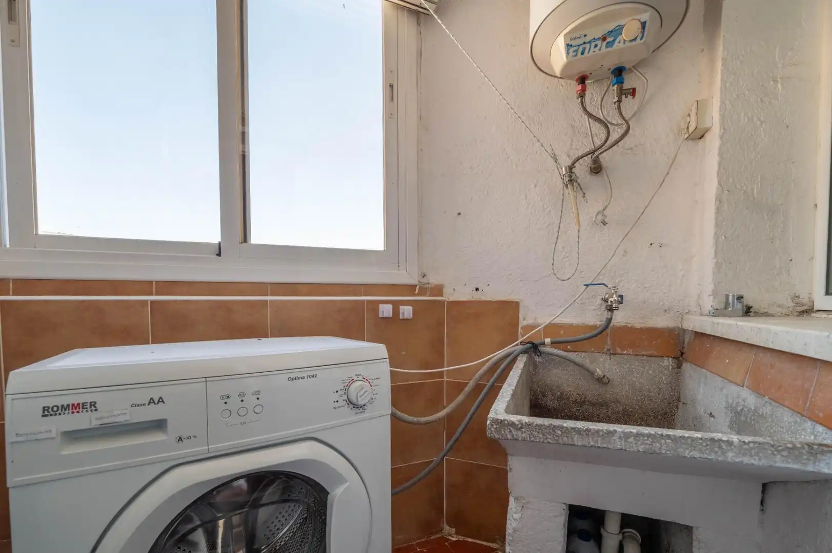 Bathroom of Flat for sale in Granada  with Air Conditioner