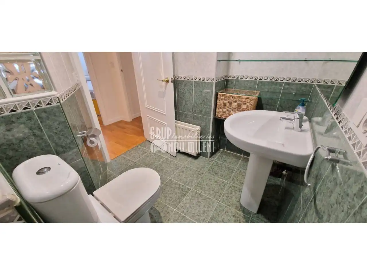 Bany de Dúplex de lloguer en Valencia amb Aire condicionat, Jardí privat i Parquet
