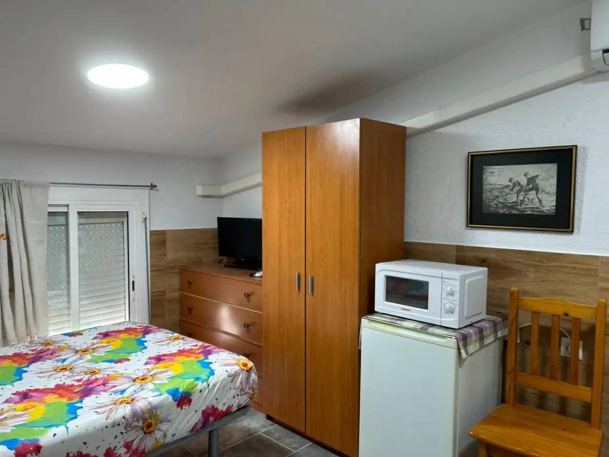Habitación de Estudio de alquiler en L'Hospitalet de Llobregat con Aire acondicionado, Calefacción y Amueblado