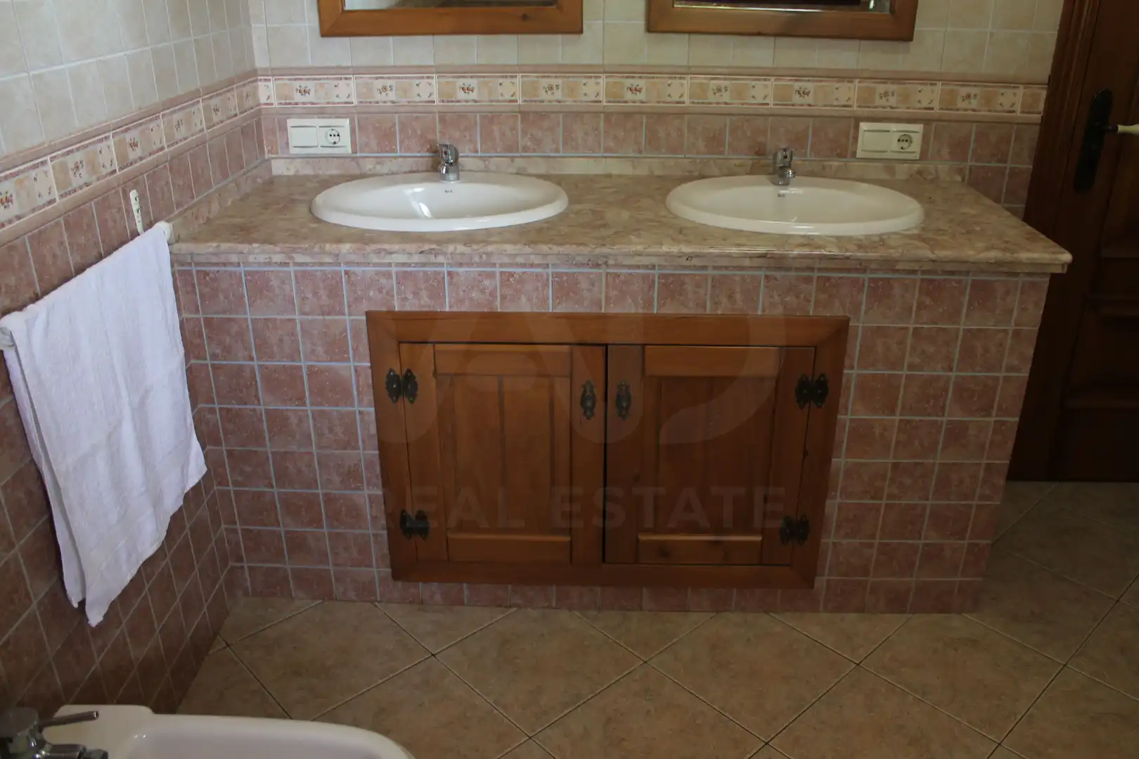 Bany de Casa o xalet en venda en Cortes de la Frontera amb Aire condicionat, Calefacció i Terrassa