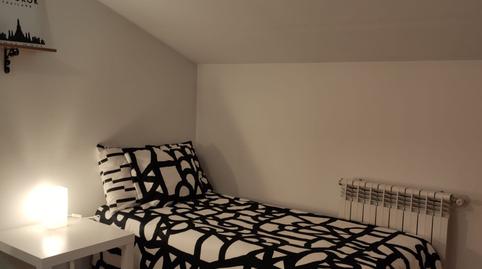 Photo 3 of Flat to share in Calle Zalacaín, San Fermín, Madrid