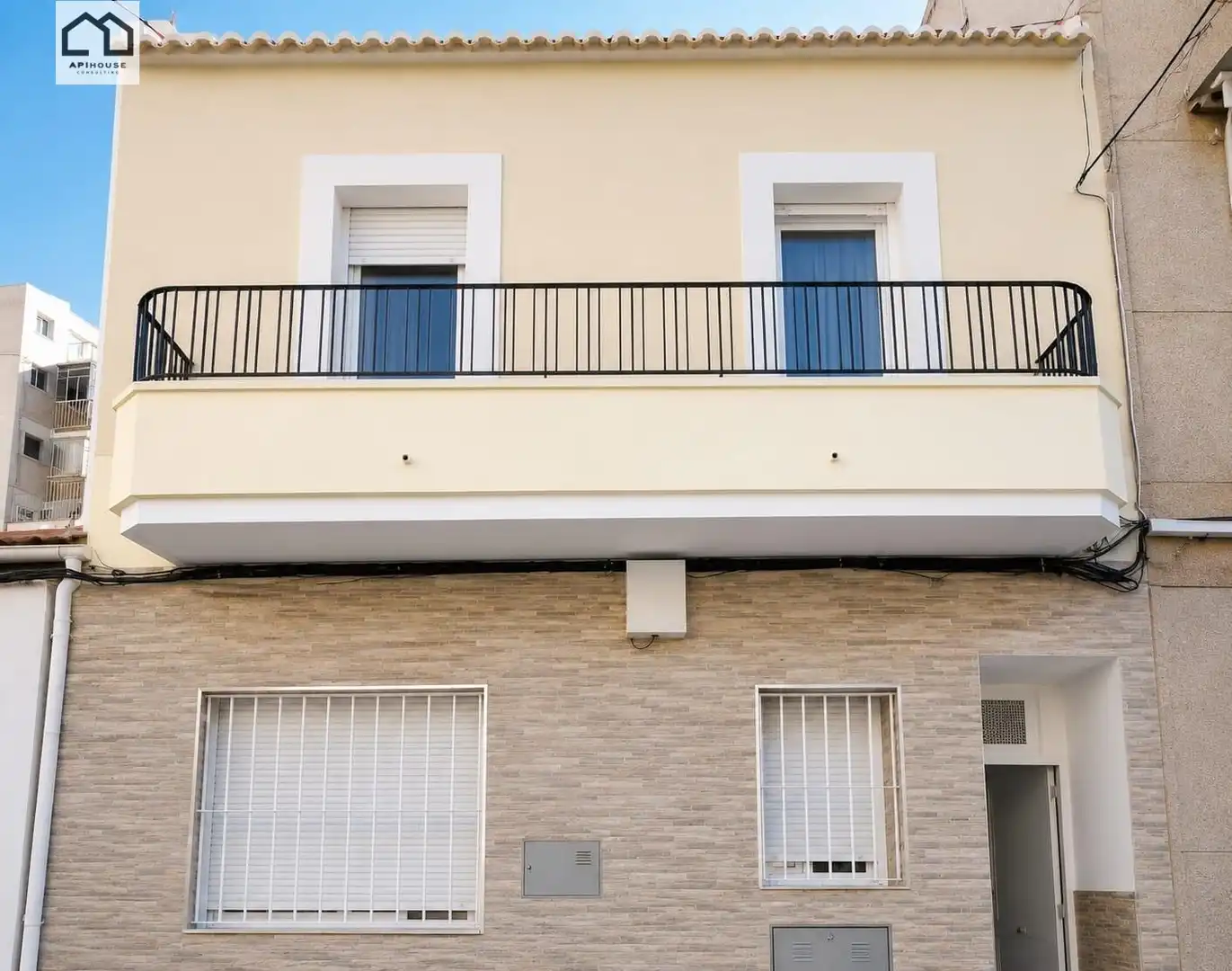 Vista exterior de Edifici en venda en Elche / Elx