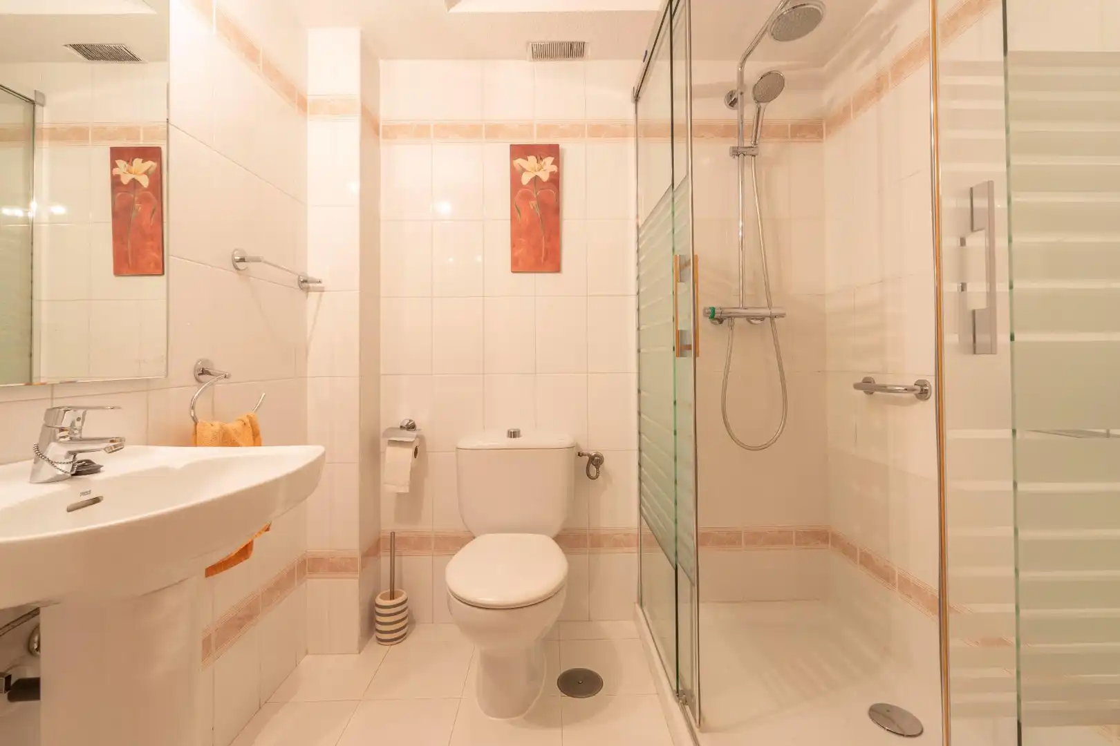 Casa aparellada amb piscina en venda a Avenida Europa, imagen 63