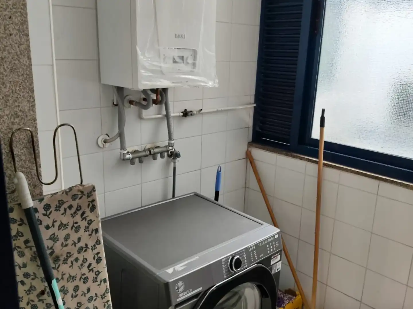 Bathroom of Flat for rent in Pontevedra Capital   with Heating, Furnished and Oven