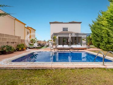Casa amb piscina en venda a Berna