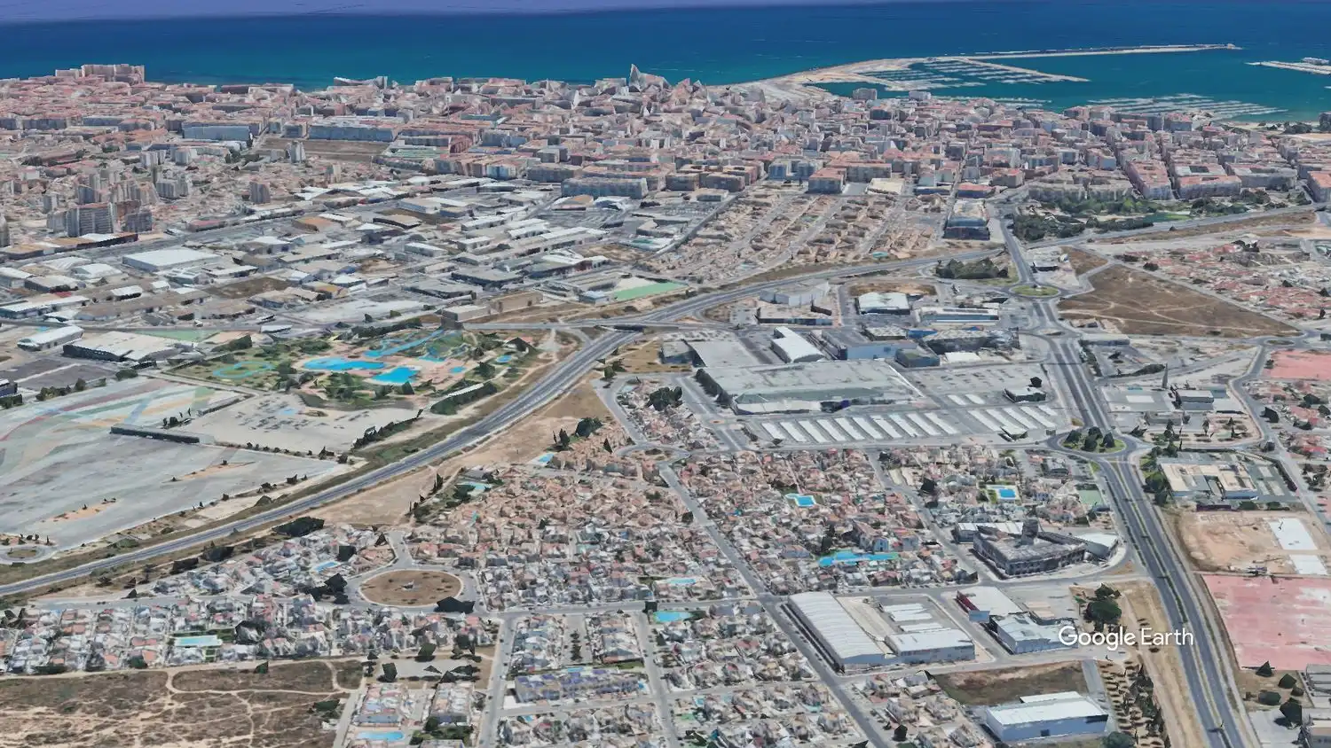 Vista exterior de Casa adosada en venda en Torrevieja amb Terrassa, Moblat i Piscina comunitària