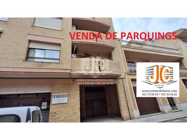 Garaje en Venta en Calle Almogàvers en Roquetes