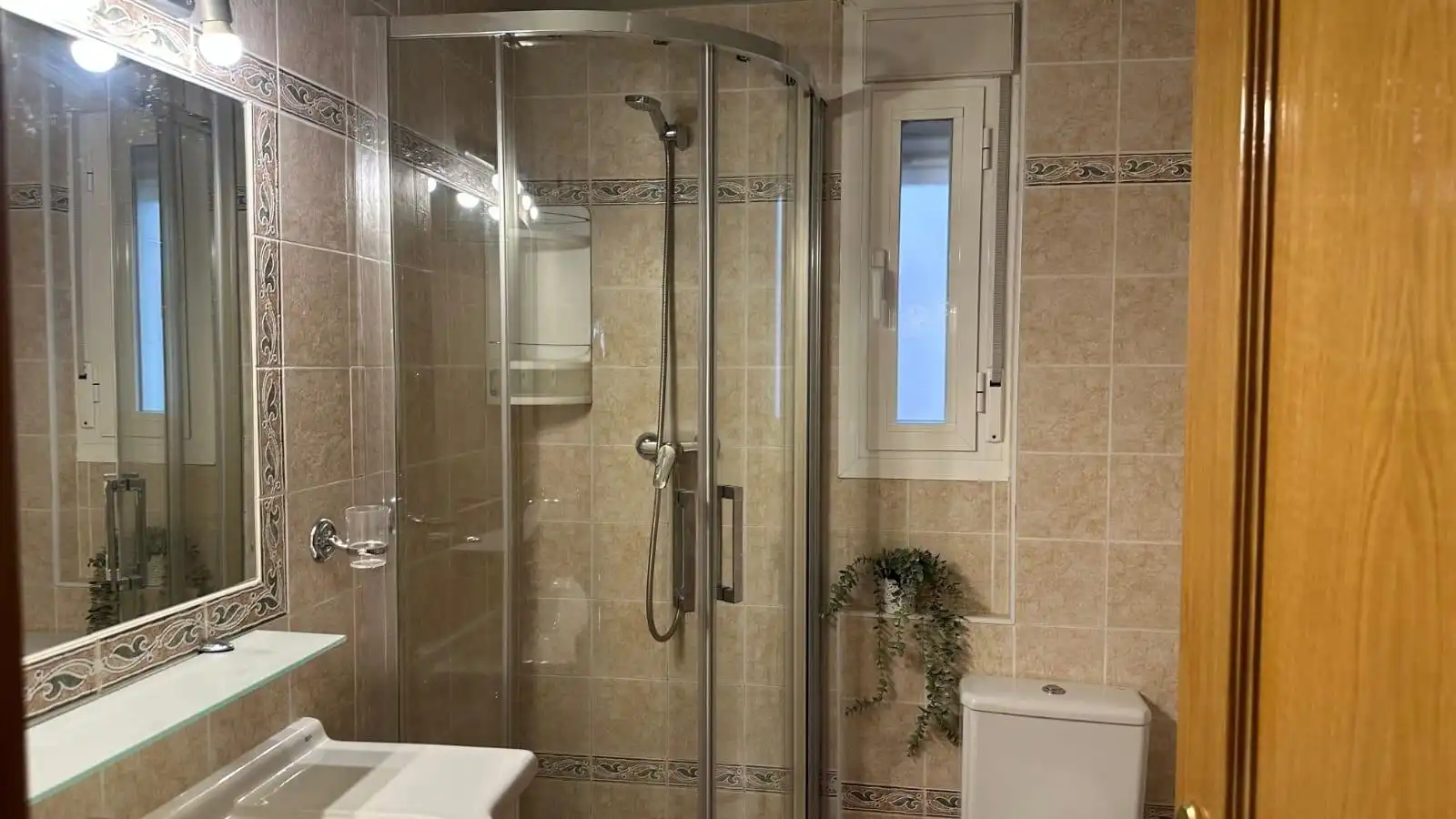 Baño de Piso de alquiler en Miraflores de la Sierra con Calefacción y Amueblado