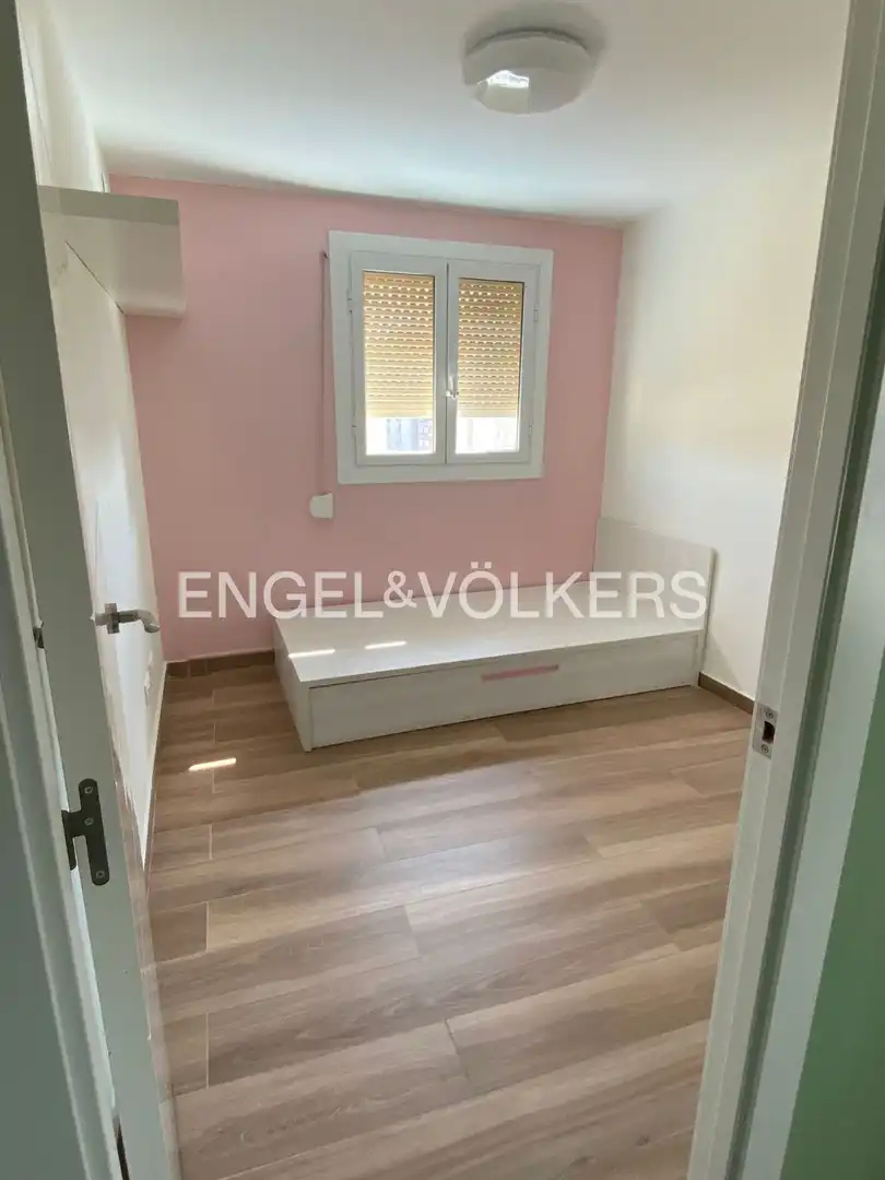 Bedroom of Flat for sale in Barcelona  with Air Conditioner, Heating and Balcony