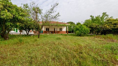 Parcela con casa y piscina en Urb. La Campiñuela