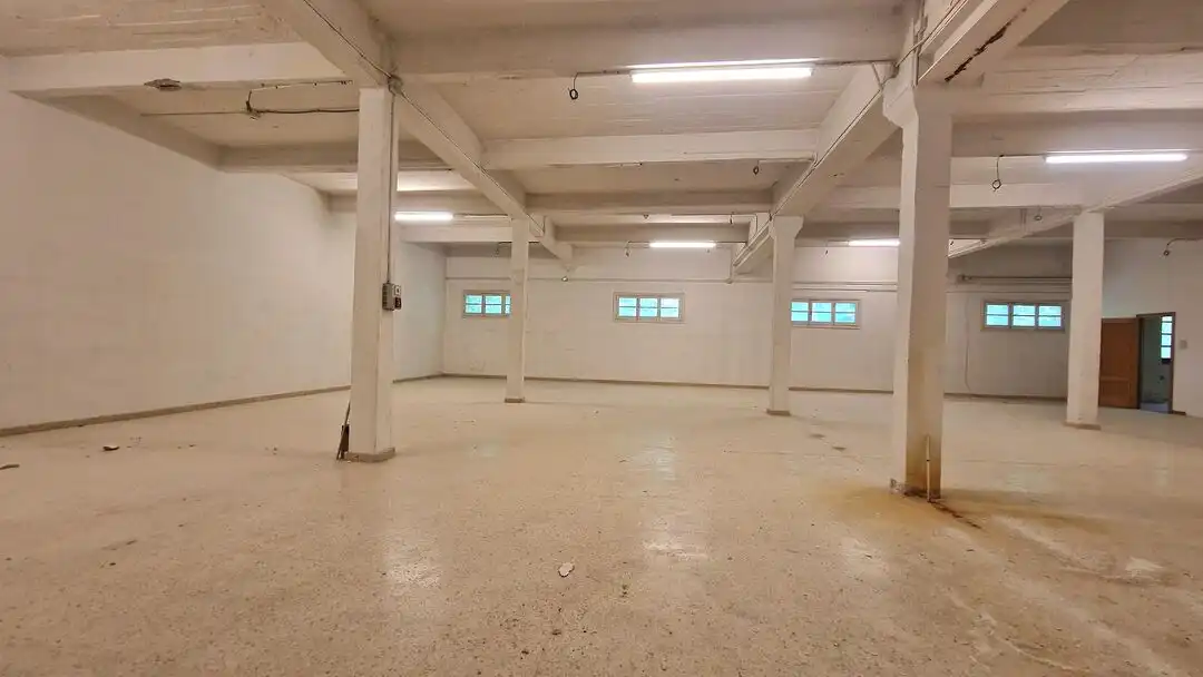 Fabrikhallen zur Miete in Donostia - San Sebastián 