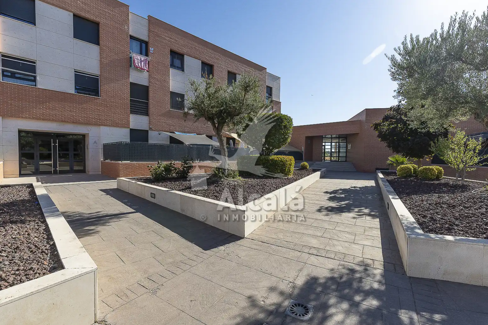 Vista exterior de Piso en venta en Alcalá de Henares con Aire acondicionado, Calefacción y Jardín privado
