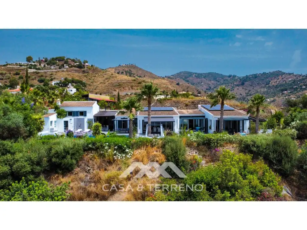 Vista exterior de Casa o chalet en venta en Algarrobo con Aire acondicionado, Calefacción y Jardín privado