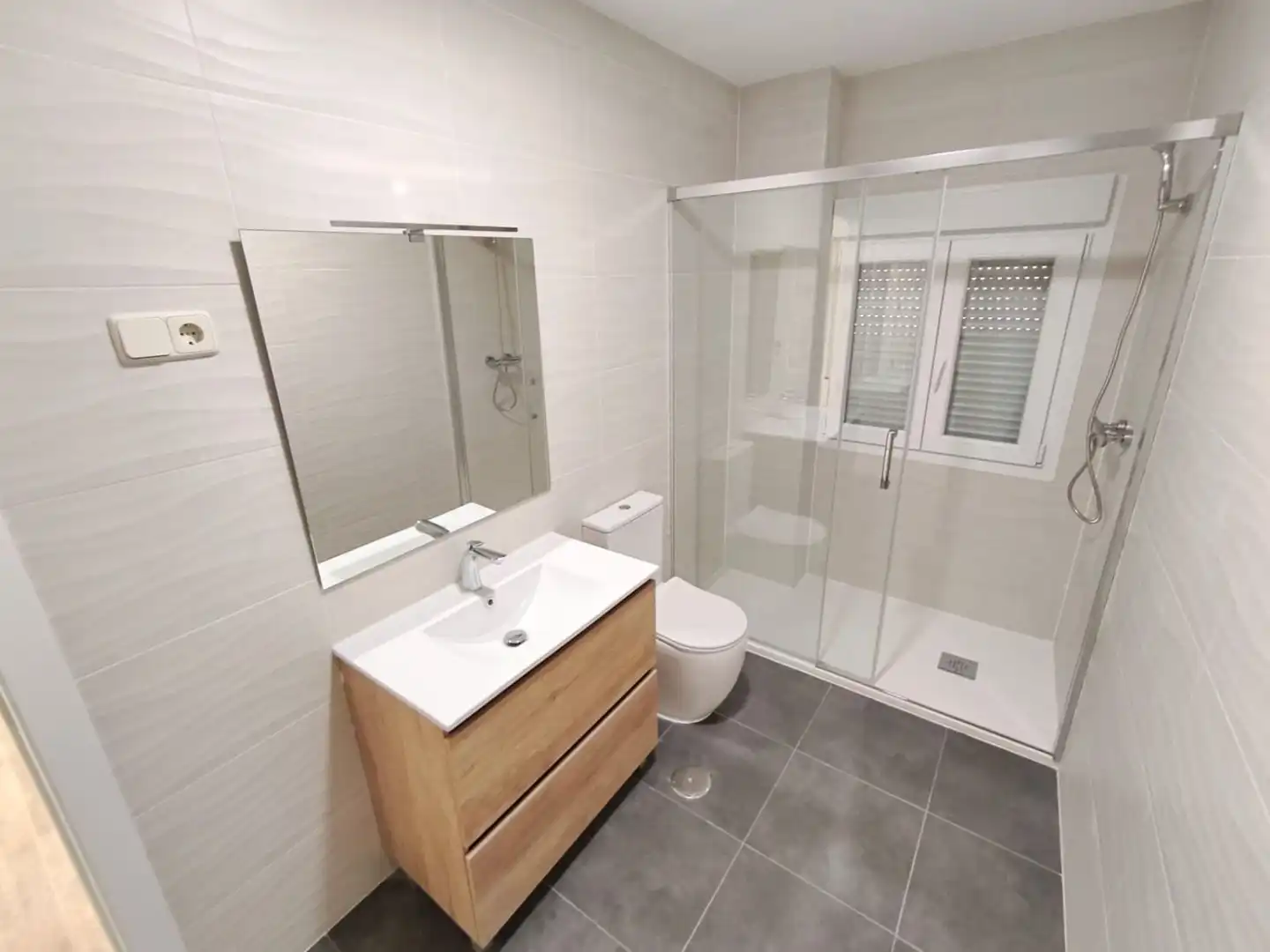 Bathroom of Flat for rent in Madrid  with Heating and Furnished