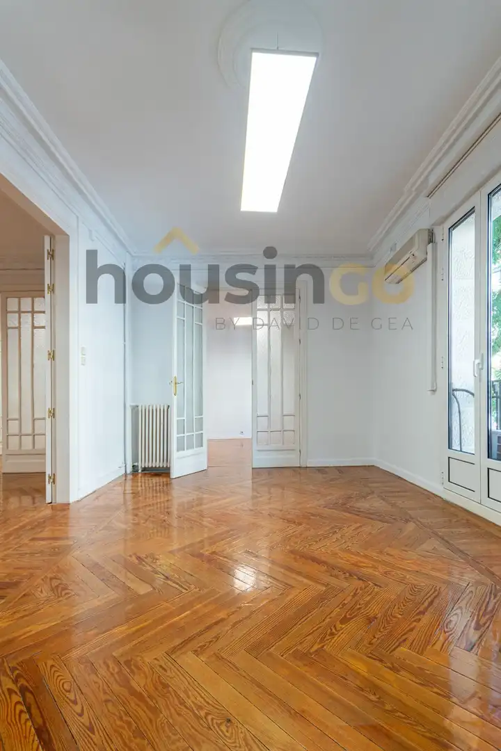 Bedroom of Office for rent in Madrid  with Air Conditioner, Heating and Balcony