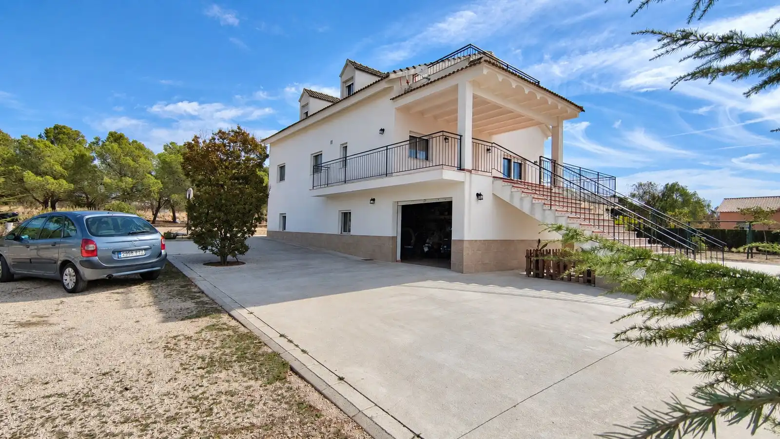 House with terrace for sale in Onil
