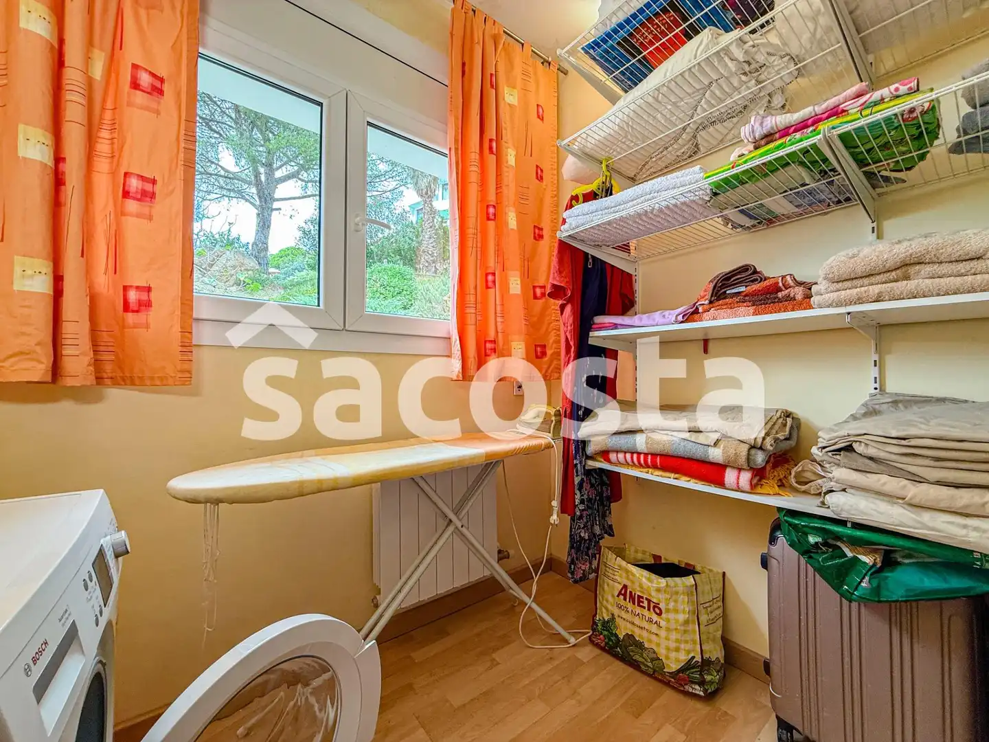 Schlafzimmer von Haus oder Chalet zum Verkauf in Lloret de Mar mit Klimaanlage, Heizung und Privatgarten