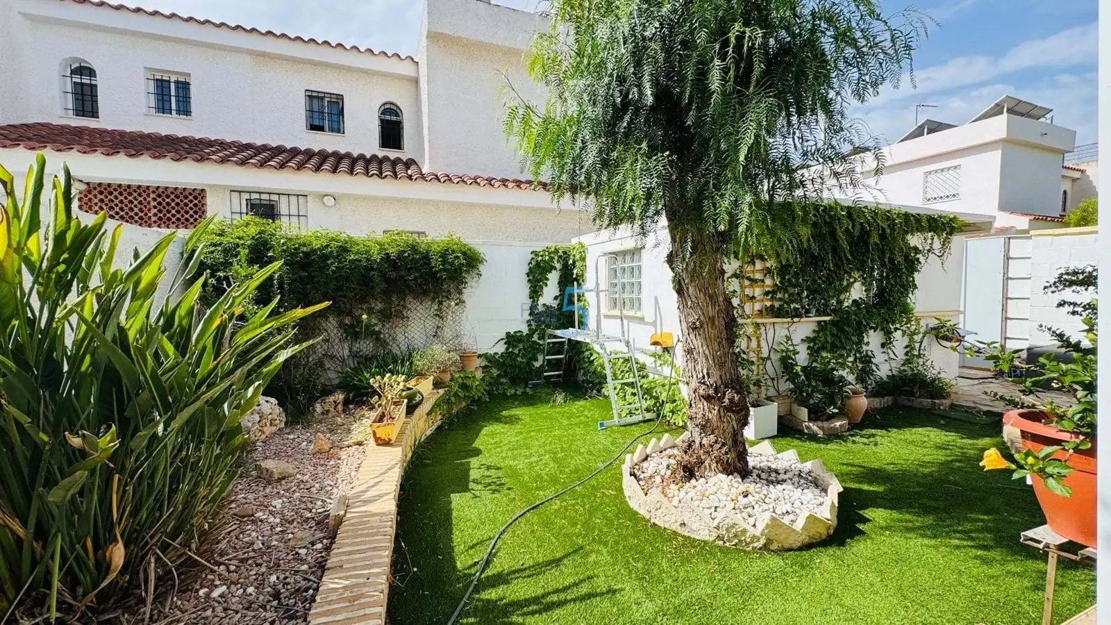Jardí de Casa o xalet en venda en Orihuela amb Aire condicionat, Terrassa i Traster