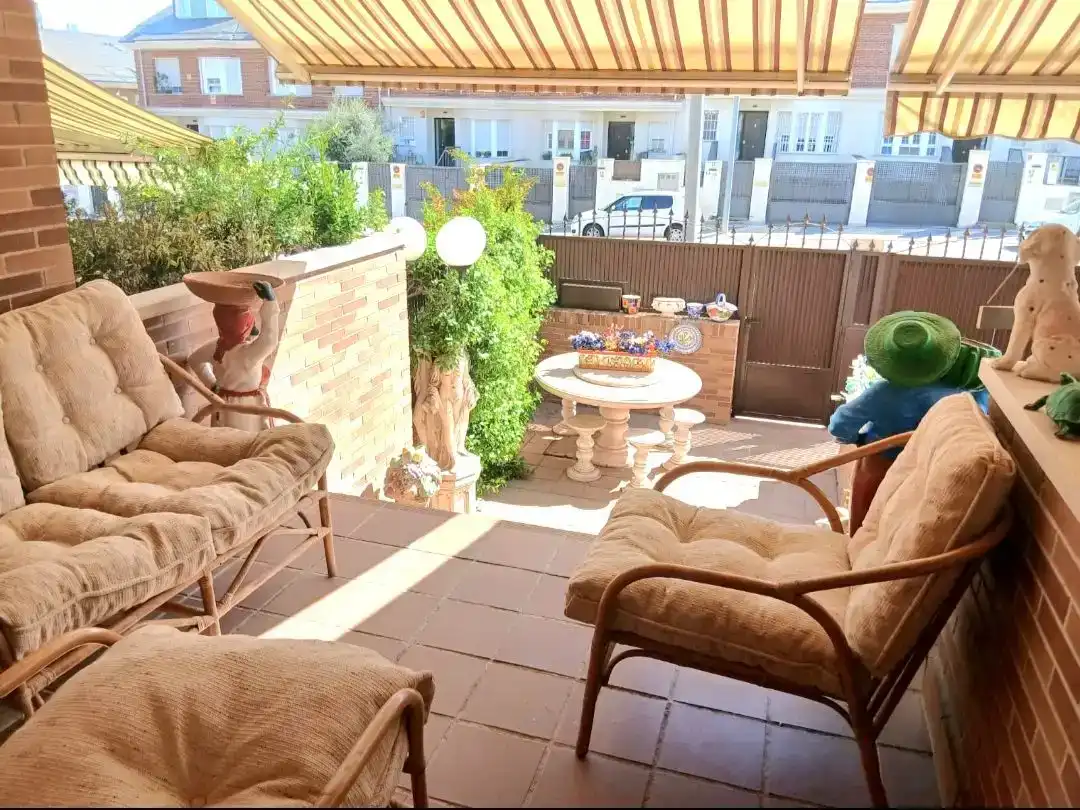 Terrassa de Pis en venda en Valdemoro amb Piscina i Balcó