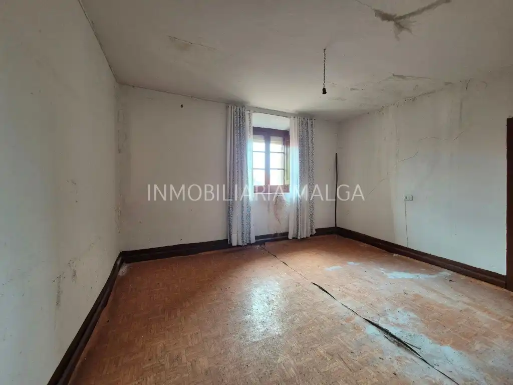 Sala d'estar de Casa o xalet en venda en Colunga amb Jardí privat