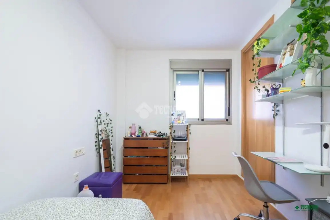 Habitación de Piso en venta en Almería con Terraza, Trastero y Piscina comunitaria